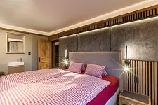haus_rauter_1._og_schlafzimmer_eck.jpg