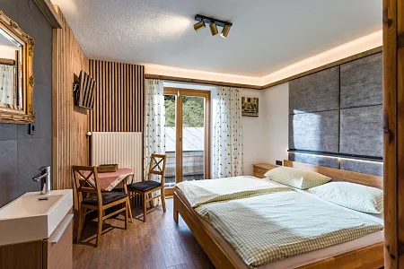 haus_rauter_schlafzimmer_zirbe_1og.jpg